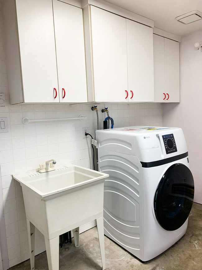 Brand new high-efficient washer/dryer combo - 30126 2nd Ave SW