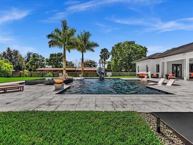 Building Photo - 6122 SW 173rd Way