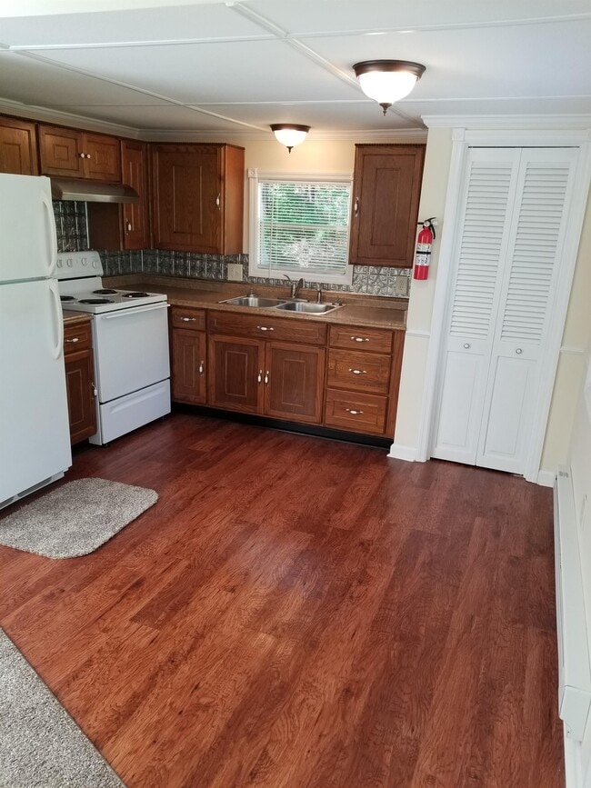 Building Photo - 1162 12 Oaks Cir