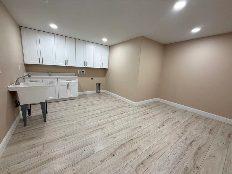 Building Photo - 3107 W Laux Dr