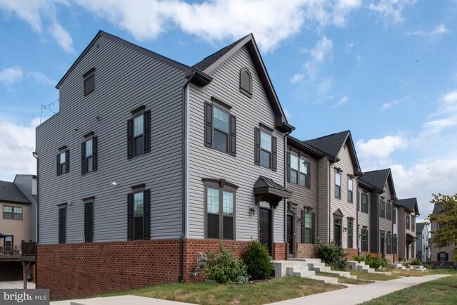 Building Photo - 1328 Trestle Dr