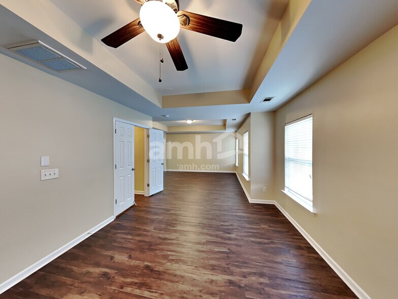 Building Photo - 544 Knothole Ln