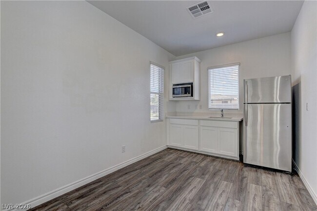 Building Photo - 222 Palisade Fls Ave