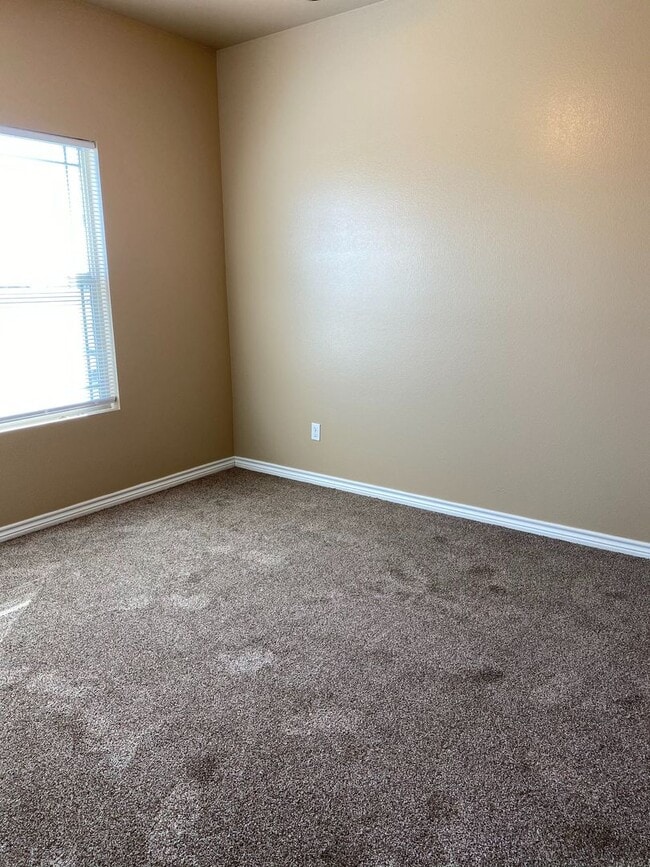 Building Photo - COMING SOON!!  2 Story Townhome