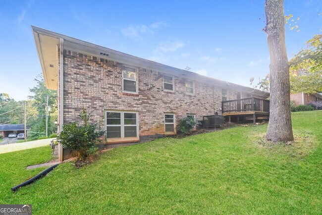 Building Photo - 6236 Queens Rd
