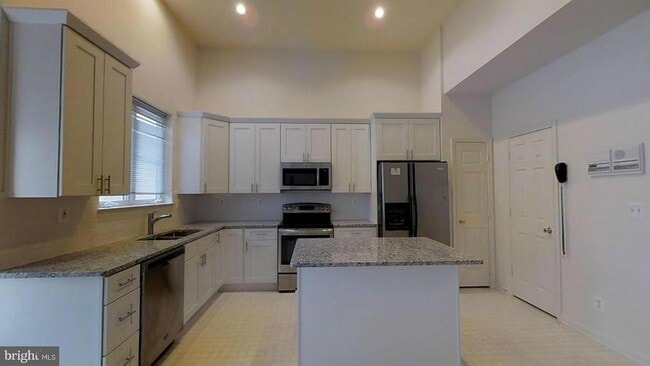 Building Photo - 2503 James Monroe Cir