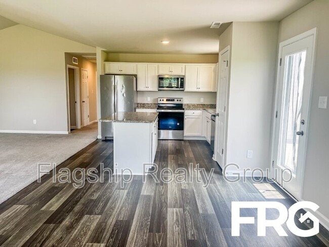 Building Photo - 102 Michael Thomas Pl