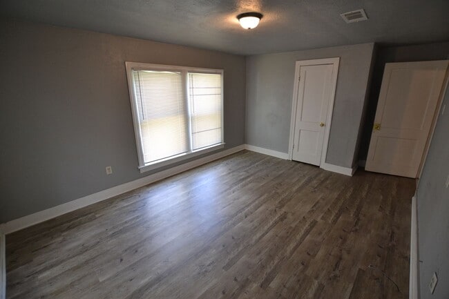 Building Photo - Updated, 3 bedroom, 2 bath home on treed l...