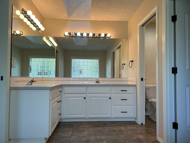 Building Photo - Beautiful Single Family Home in N. Keizer
