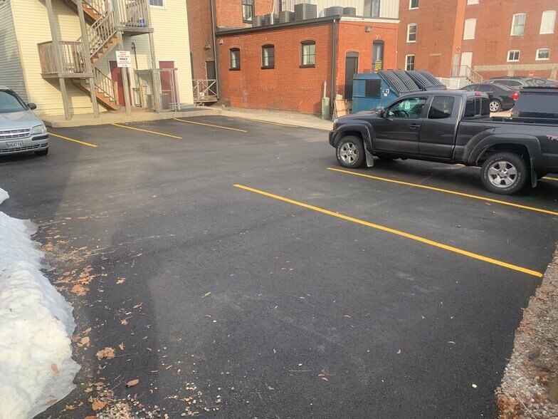 Building Photo - 191 Main St