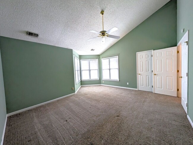 Building Photo - Beautiful 2 story, 4 bed, 2.5 bath Home Located in the Davis Lake Community!