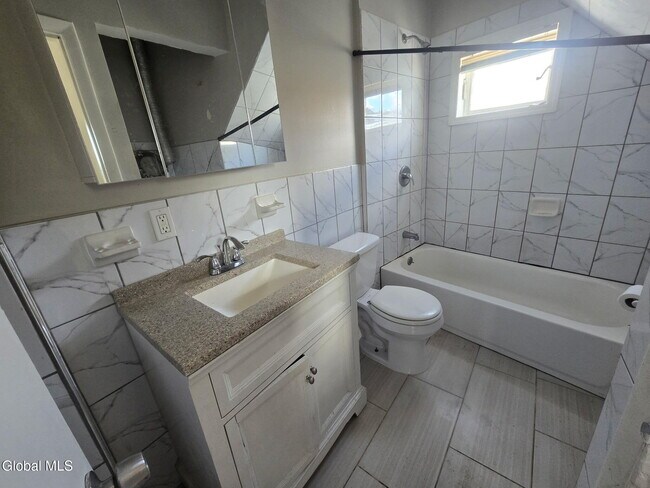 Building Photo - 9 Bayard St