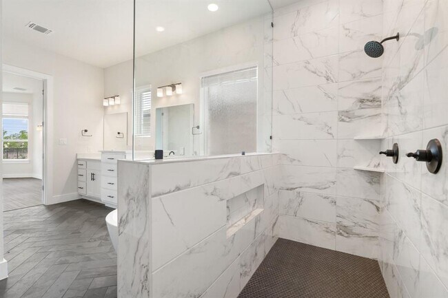 Building Photo - 504 Tomichi Trl