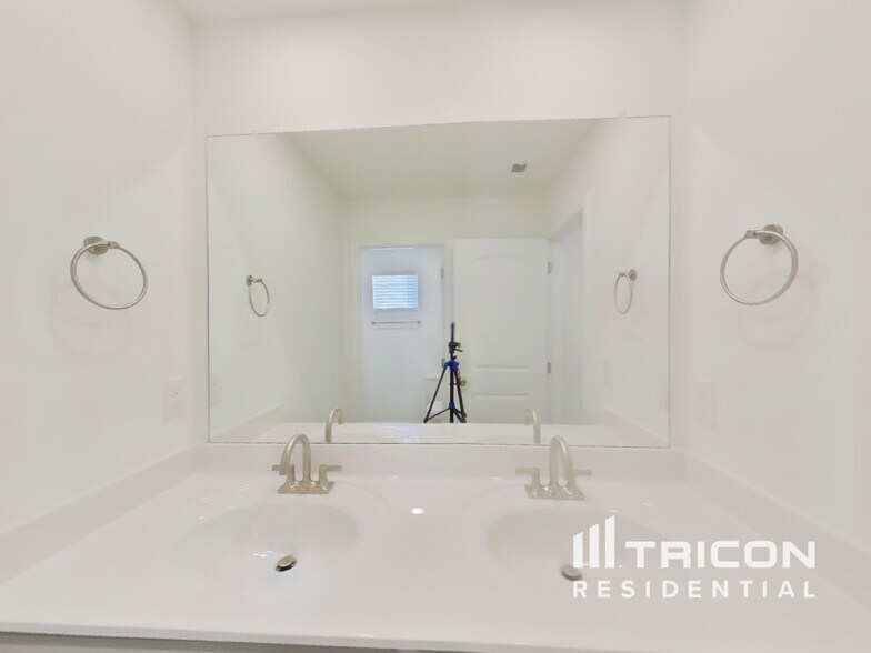 Building Photo - 5308 Carnegie Rd