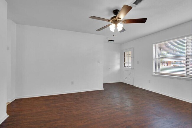 Living room - 310 21st Street