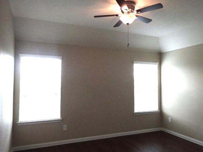 Building Photo - 5911 Brenwood Trails Ln