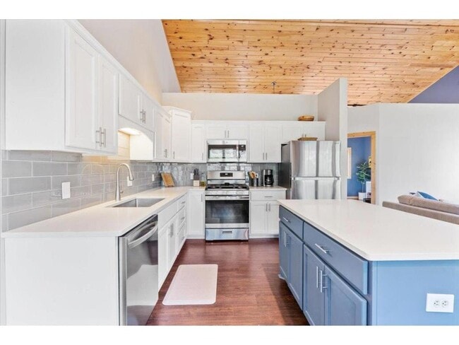 Building Photo - 11423 Fawn Lake Rd