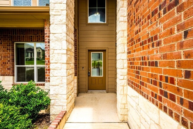 Building Photo - 2-Story Home with Greenbelt Views