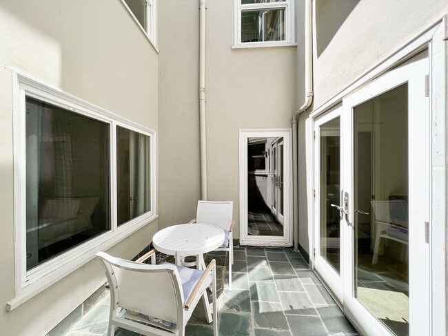 Building Photo - 2255 Beach St