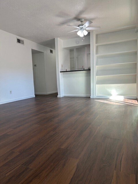 Building Photo - 10555 Turtlewood Ct