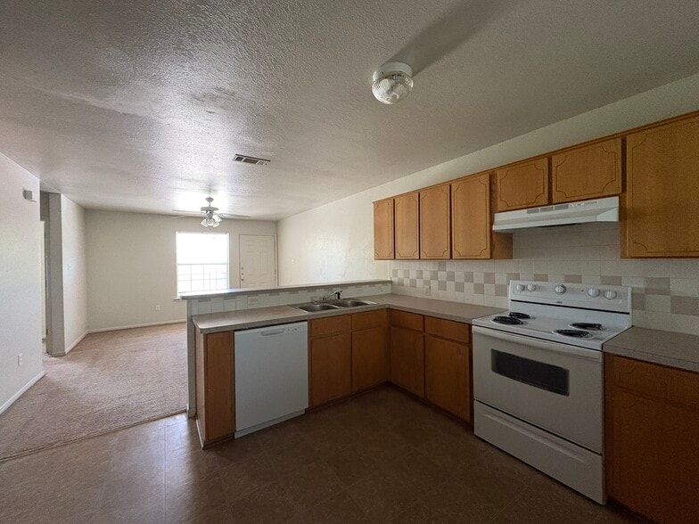 Building Photo - 330 S 40th St