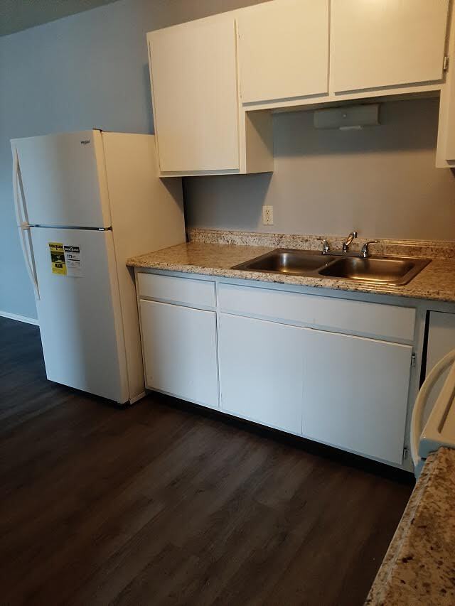 Unit 109 - 2bd 1 ba - Kitchen - 411 W 2nd St