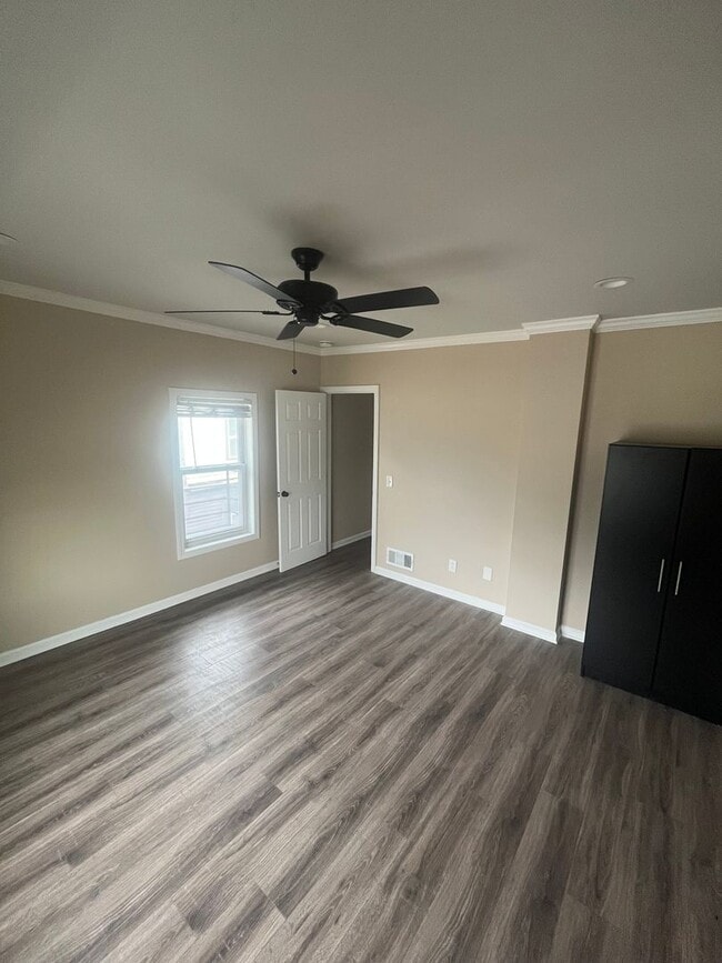 Building Photo - 1006 Lake Ave