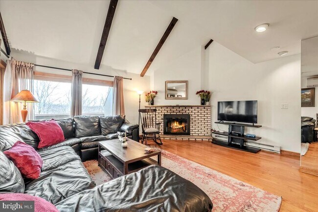 Building Photo - 31 Middle Village Way