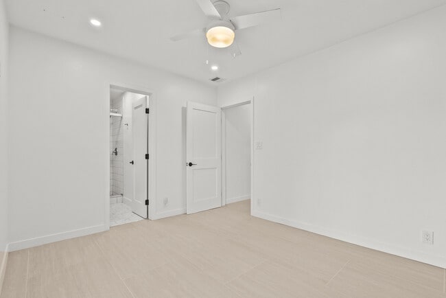 Building Photo - 10144 Gaviota Ave