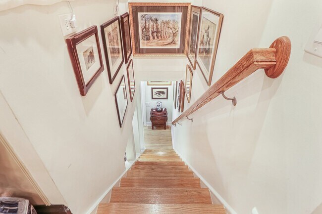 Building Photo - Amazing Adams Morgan Two-Level Condo| Parking included!