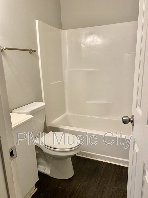 Building Photo - 197 Hicks Rd