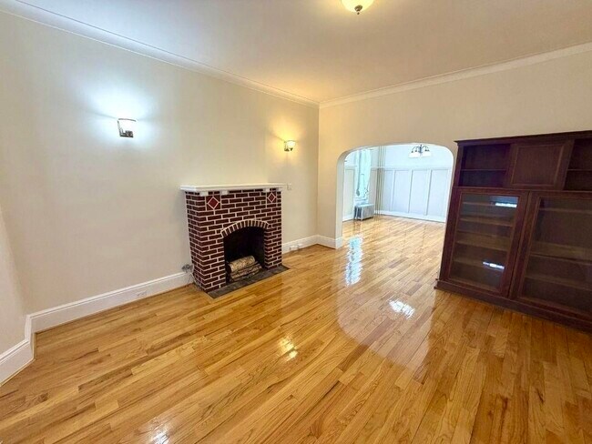 Building Photo - 927 18th St