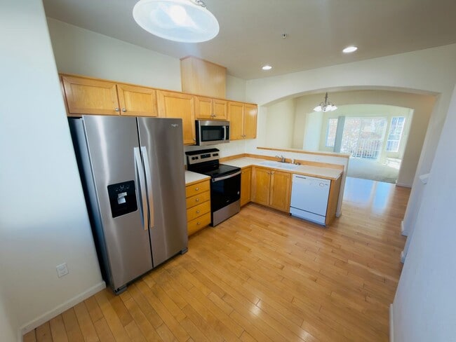 Building Photo - Gorgeous Tri-Level Condo at Progress Ridge — Lake Views!