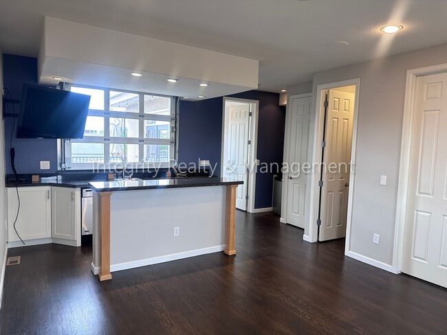 Building Photo - 5 Bed/4 Bath, 2,553 Sqft -1259 N Washingto...