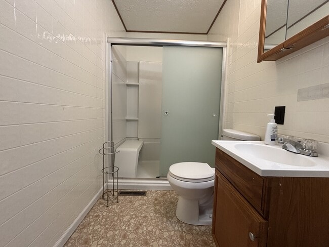 Building Photo - 941 Vista Ln