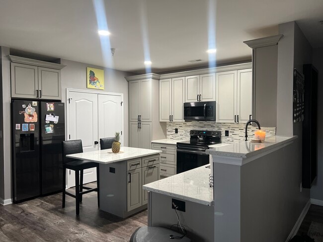 Building Photo - 400 Symphony Cir