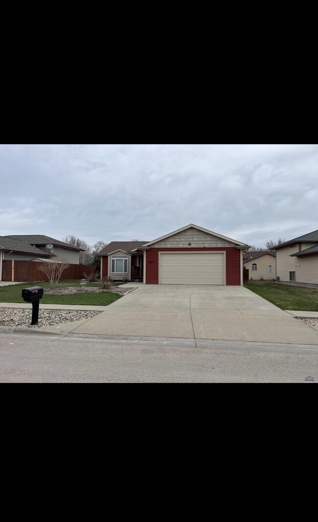 Building Photo - 2914 Hoefer Ave