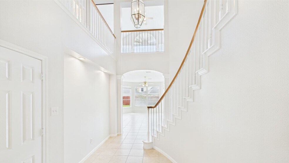 Building Photo - 12019 Costa Del Rey Ct