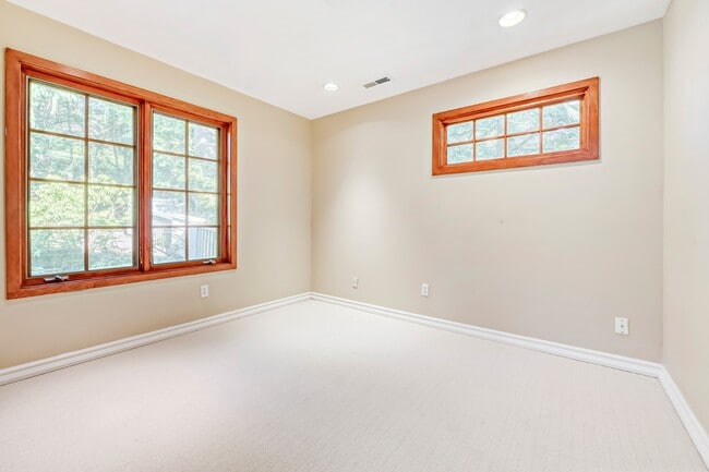 Building Photo - 4242 SW Hewett Blvd