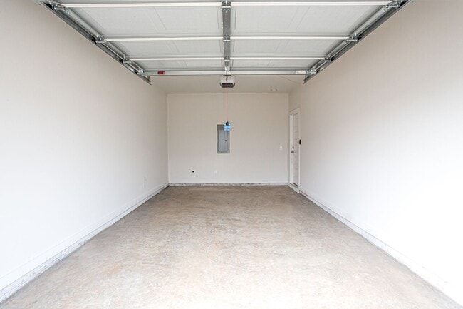 Building Photo - 715 W Vincent Dr