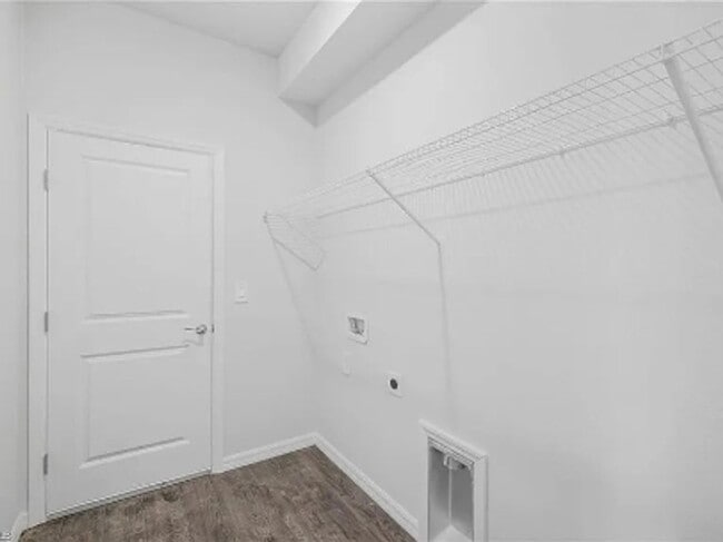 Building Photo - 915 NE 19th St