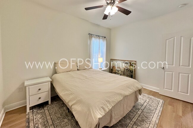 Building Photo - South Crestview 3/2 Available 8/1