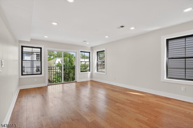 Building Photo - 747 S 11th St