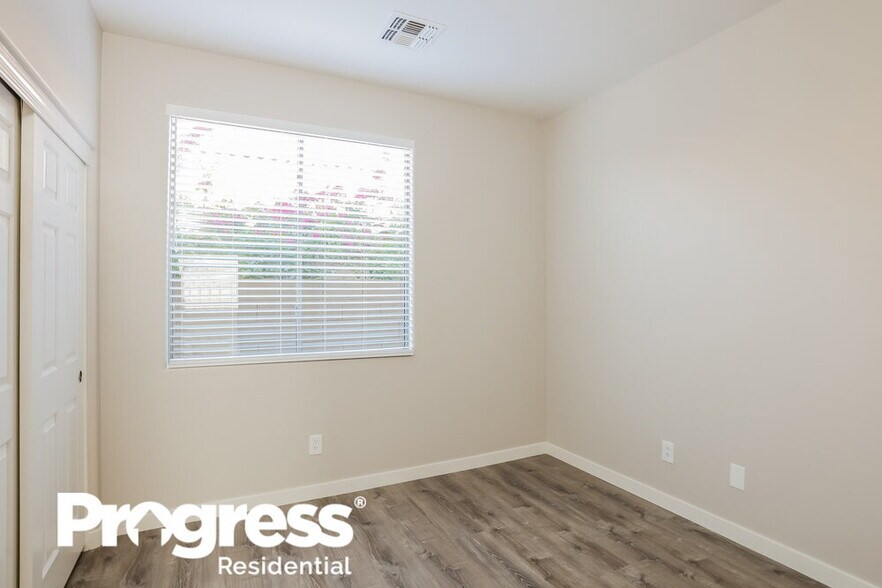 Building Photo - 3844 W Ranier Ct