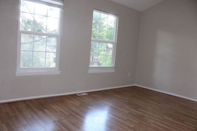 Building Photo - Dakota Station - 2 BR/1 BA Condo!