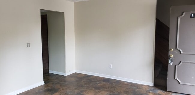 Building Photo - $1175 - 2/1.5 - Fresh Unfurnished - Arling...