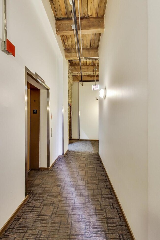 Building Photo - 215 N Aberdeen St