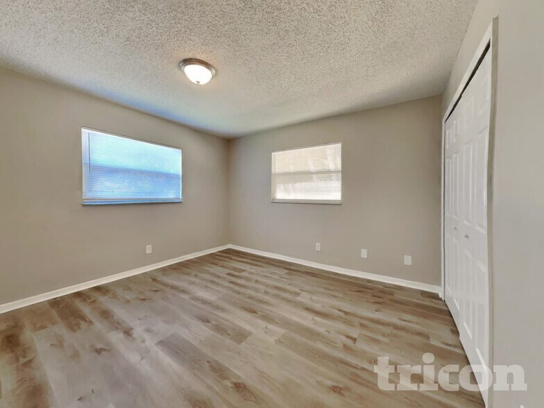 Building Photo - 4930 44th Ave N