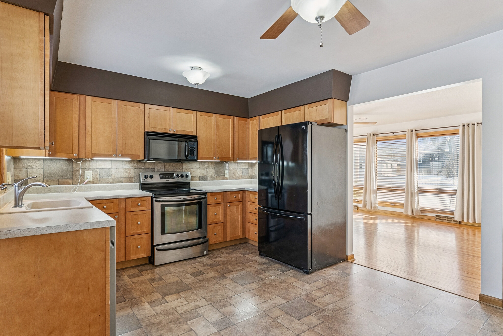 Building Photo - 3032 W 9th St