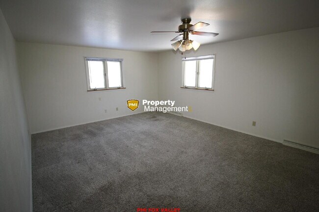 Building Photo - Quiet Mature Neighborhood